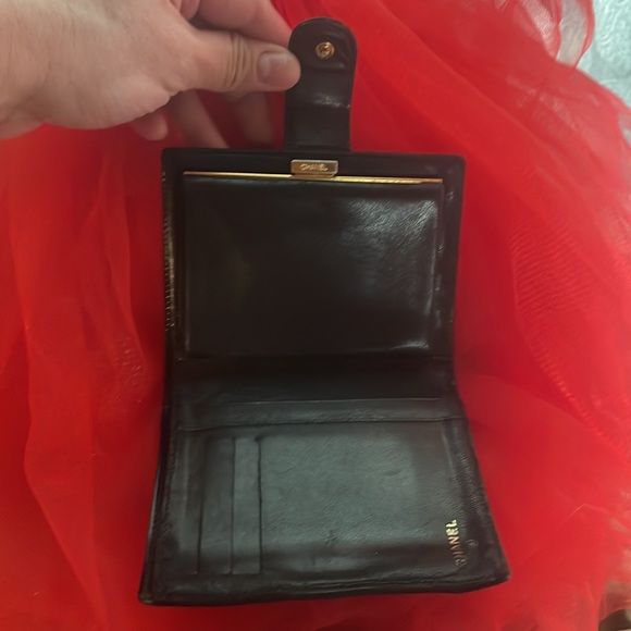 Chanel Classic 24k gold plated hardware black patent  compact kisslock wallet - Picture 2 of 5